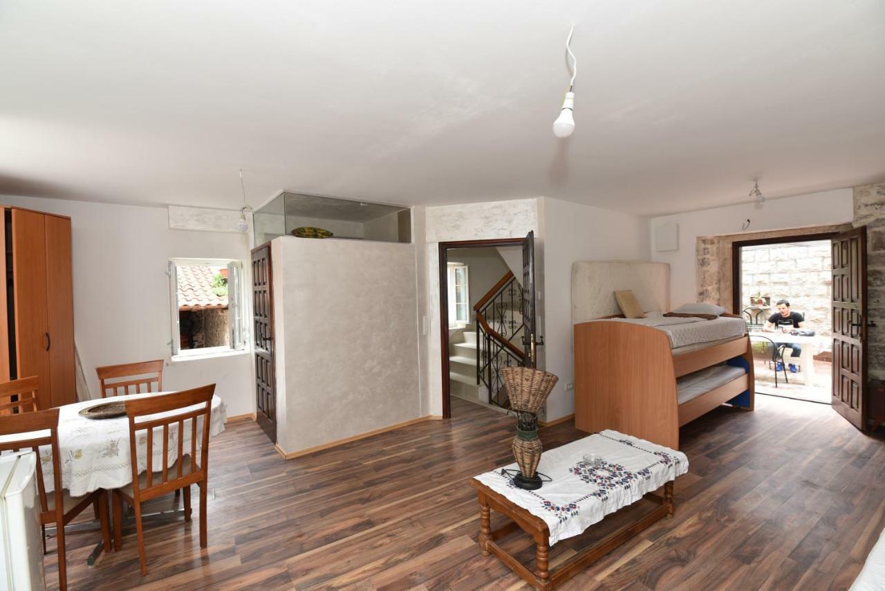 Hostel Michel บุดวา ภายนอก รูปภาพ