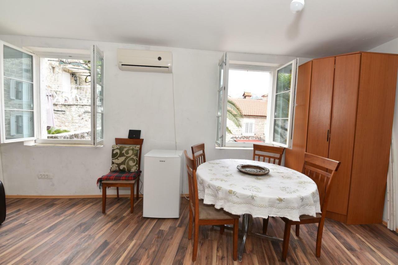 Hostel Michel บุดวา ภายนอก รูปภาพ