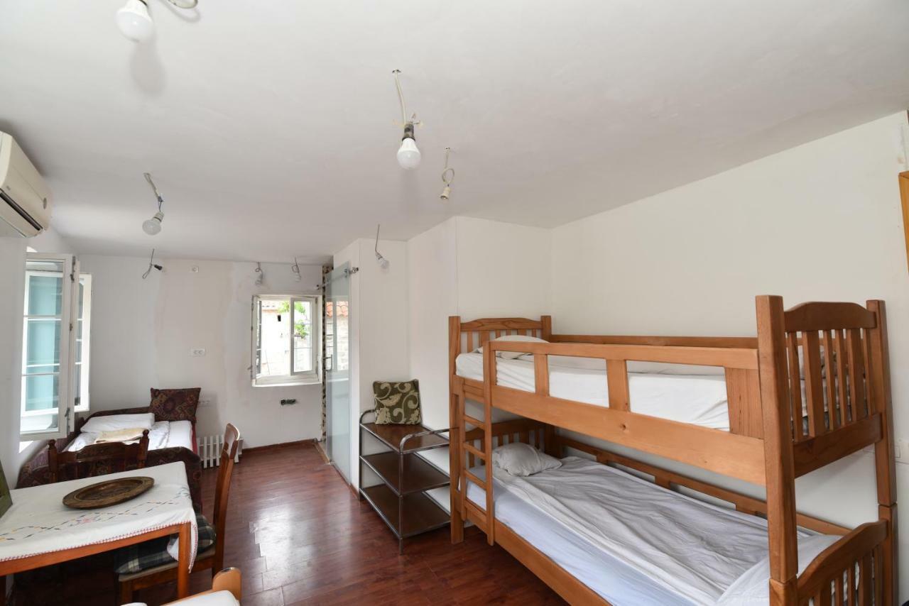 Hostel Michel บุดวา ภายนอก รูปภาพ